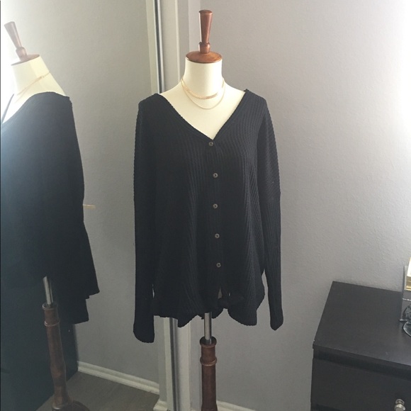 Penny Knotted Front Button Down Top - Picture 4 of 5